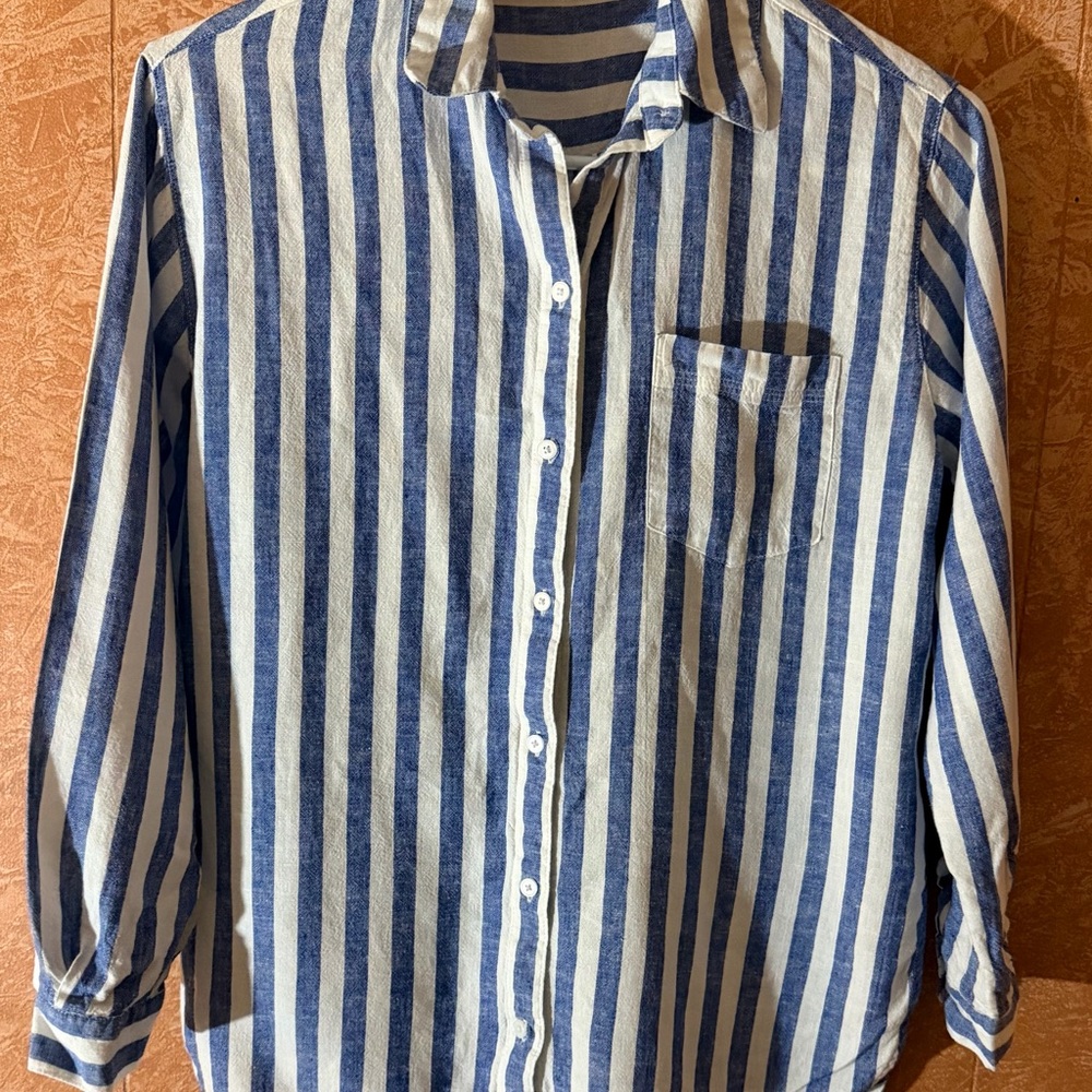 Old Navy Blue and White Striped Women's Button Down Shirt